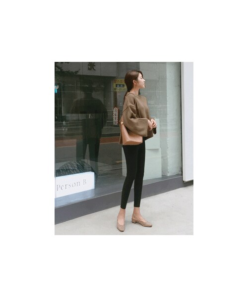 FLYMODEL(フライモデル)の「リブネックワイドスリーブクロップド丈ニット(P0000QOM)(ニット/セーター・レディース・ブラウン・FREE)」の1枚目の写真