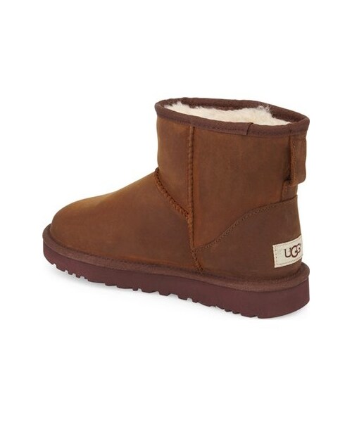 UGG（アグ）の「UGG ® Australia Classic Mini Water Resistant Boot (Women)（ブーツ・レディース・Black/Brown・Regular 10 M/Regular 11 M/Regular 5 M/Regular 6 M/Regular 7 M/Regular 8 M/Regular 9 M）」の4枚目の写真