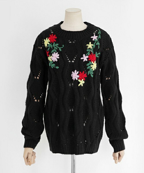 DHOLIC（ディーホリック）の「フラワー刺繍ニットプルオーバー（ニット/セーター・レディース・アイボリー/グラスグリーン/ブラック・FREE）」の2枚目の写真