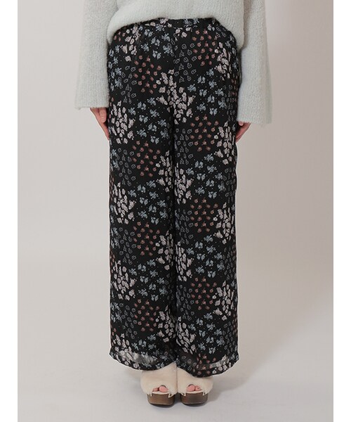 w closet（ダブルクローゼット）の「パッチワーク風小花柄ワイドパンツ（パンツ・レディース・オフホワイト/ブラック・FREE）」の3枚目の写真