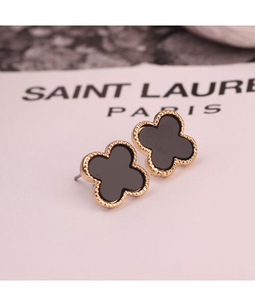 no brand（ノーブランド）の「四つ葉ピアス（ピアス（両耳用