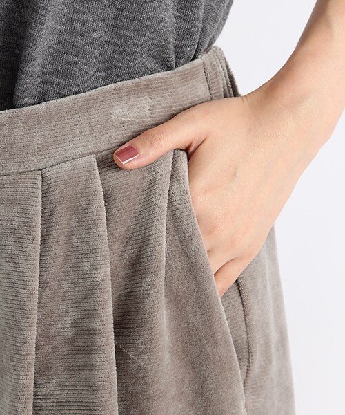 studio CLIP（スタディオクリップ）の「[days]ベロアワイドパンツ（パンツ・グレージュ/ブラック/ブラウン）」の8枚目の写真