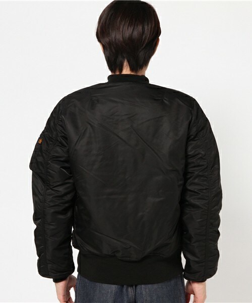 Alpha Industries(アルファインダストリーズ)の「ALPHA INDUSTRIES MA-1 TIGHT(ミリタリージャケット・メンズ・ブラック/カーキ・S/M)」の5枚目の写真