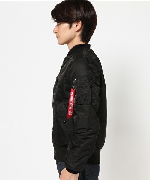 Alpha Industries(アルファインダストリーズ)の「ALPHA INDUSTRIES MA-1 TIGHT(ミリタリージャケット・メンズ・ブラック/カーキ・S/M)」の4枚目の写真