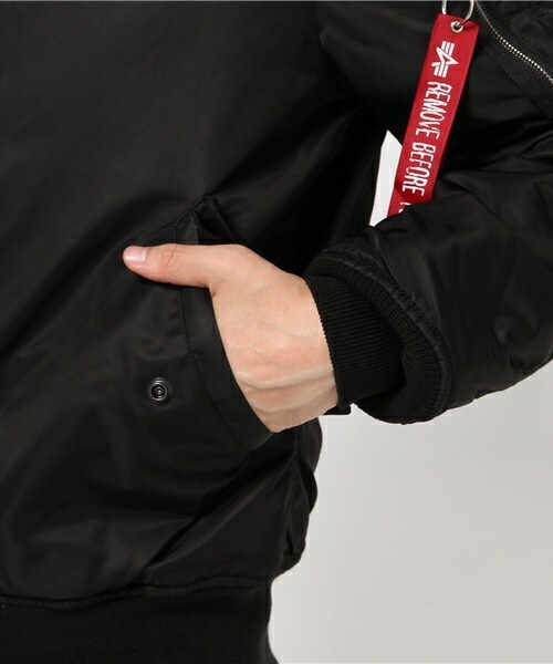 Alpha Industries(アルファインダストリーズ)の「ALPHA INDUSTRIES MA-1 TIGHT(ミリタリージャケット・メンズ・ブラック/カーキ・S/M)」の8枚目の写真