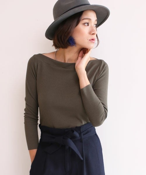 Bab Bou Jeloud（バブブージュルード）の「【Bab】リブニットオフショルダートップス（ニット/セーター・レディース・ピンク/ブラック/ブラウン/カーキ・FREE）」の4枚目の写真