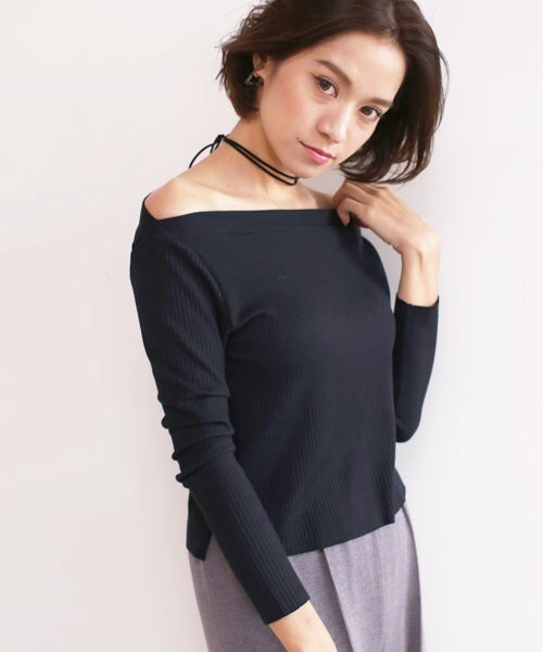 Bab Bou Jeloud（バブブージュルード）の「【Bab】リブニットオフショルダートップス（ニット/セーター・レディース・ピンク/ブラック/ブラウン/カーキ・FREE）」の2枚目の写真