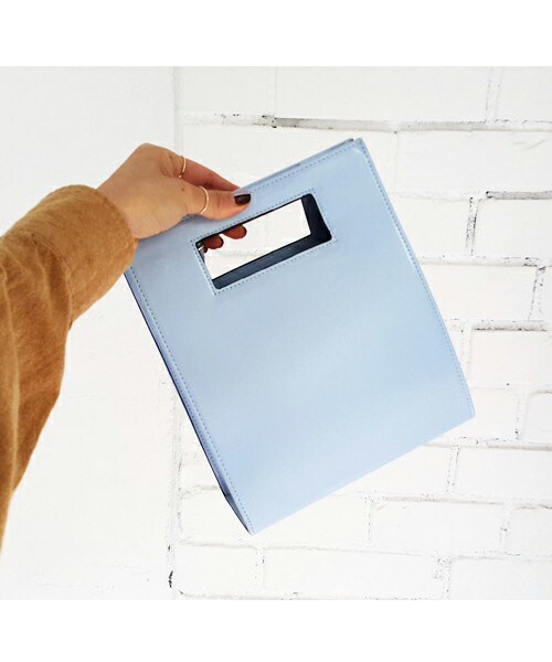 DHOLIC（ディーホリック）の「2WAYスクエアミニマルバッグ（ハンドバッグ・レディース・ベージュ/ブラック/ディープスカイブルー/ホワイト・FREE）」の4枚目の写真