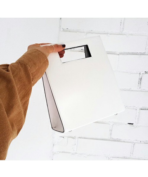 DHOLIC（ディーホリック）の「2WAYスクエアミニマルバッグ（ハンドバッグ・レディース・ベージュ/ブラック/ディープスカイブルー/ホワイト・FREE）」の2枚目の写真