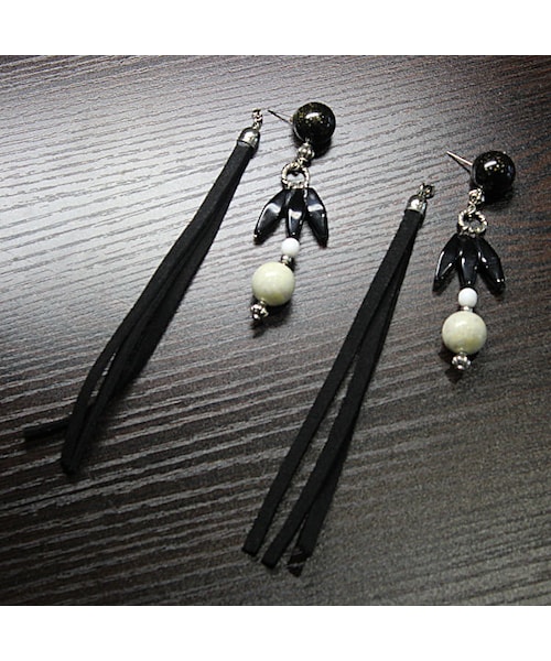 CHOUCHOU（チュチュ）の「モノトーンロングフリンジ　ピアス/イヤリング（ピアス（両耳用）・レディース・ブラック・Free）」の2枚目の写真