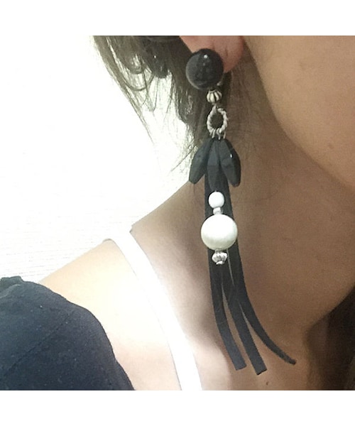 CHOUCHOU（チュチュ）の「モノトーンロングフリンジ　ピアス/イヤリング（ピアス（両耳用）・レディース・ブラック・Free）」の3枚目の写真