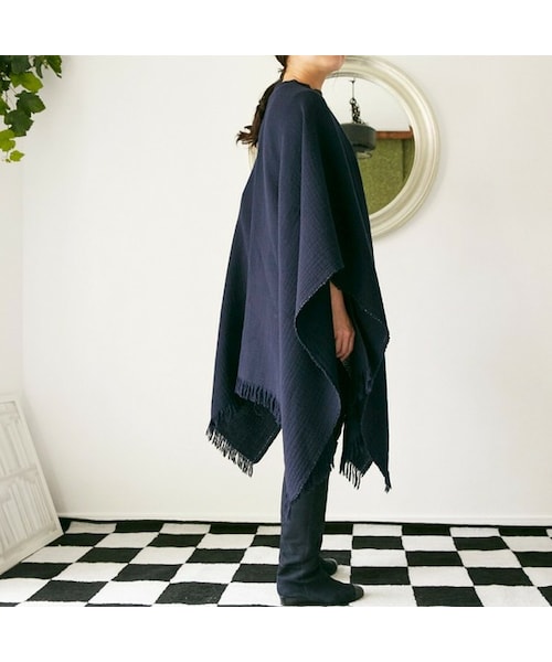 C'est pas grave（セパグラーブ）の「C'est pas Grave(セパ・グラーヴ) スーパーウールポンチョストール（その他アウター・レディース・キャメル/ネイビーブルー・38（M））」の2枚目の写真