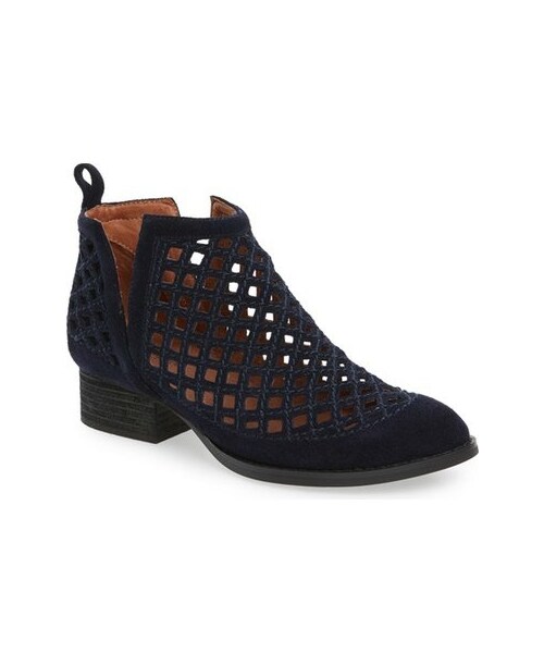 Jeffrey Campbell（ジェフリーキャンベル）の「Jeffrey Campbell 'Taggart' Cutout Bootie (Women)（ブーツ・レディース・Black/Blue/Silver・Regular","OriginalFilter":"Regular 10 M/Regular","OriginalFilter":"Regular 11 M/Regular","OriginalFilter":"Regular 5 M/Regular","OriginalFilter":"Regular 5.5 M/Regular","OriginalFilter":"Regular 6 M/Regular","OriginalFilter":"Regular 6.5 M/Regular","OriginalFilter":"Regular 7 M/Regular","OriginalFilter":"Regular 7.5 M/Regular","OriginalFilter":"Regular 8 M/Regular","OriginalFilter":"Regular 8.5 M/Regular","OriginalFilter":"Regular 9 M/Regular","OriginalFilter":"Regular 9.5 M）」の2枚目の写真