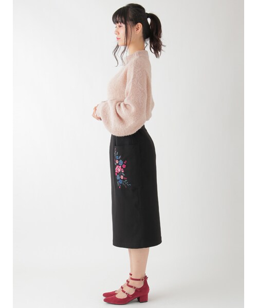 w closet(ダブルクローゼット)の「刺繍入りタイトスカート(スカート・レディース・グリーン/レンガ/クロ・FREE)」の5枚目の写真