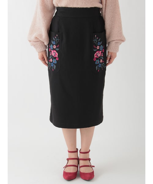 w closet(ダブルクローゼット)の「刺繍入りタイトスカート(スカート・レディース・グリーン/レンガ/クロ・FREE)」の1枚目の写真