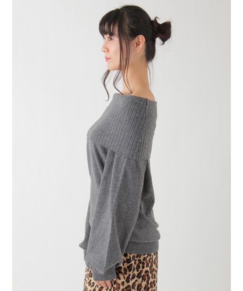 w closet(ダブルクローゼット)の「12Gオフショルニットプルオーバー(トップス・レディース・オフホワイト/チャコール/レッド/ベージュ・FREE)」の6枚目の写真