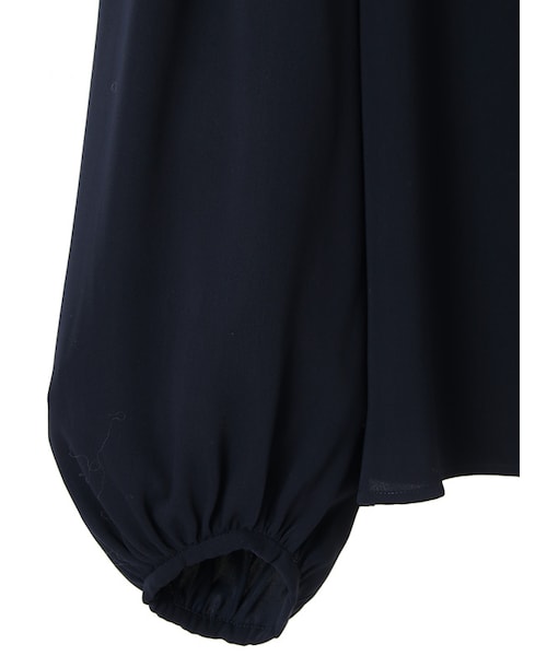 31 Sons de mode（トランテアン　ソン　ドゥ　モード）の「袖ボリュームネックレースブラウス〔冬ジャーナル#01掲載〕《予約アイテム》（トップス・レディース・ネイビー/サックスブルー/オフホワイト・36）」の6枚目の写真