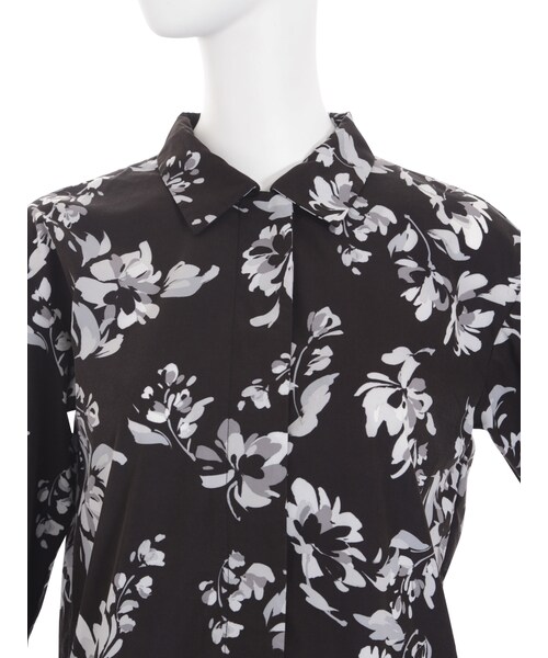 EMODA(エモダ)の「DRAW FLOWER SLITロングシャツ(トップス・レディース・ブラック/レッド/ネイビー・F)」の8枚目の写真