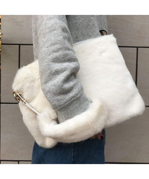 copine(コピン)の「★再入荷★モコモコファークラッチ【クリックポスト対象商品】(クラッチバッグ・レディース・その他)」の6枚目の写真