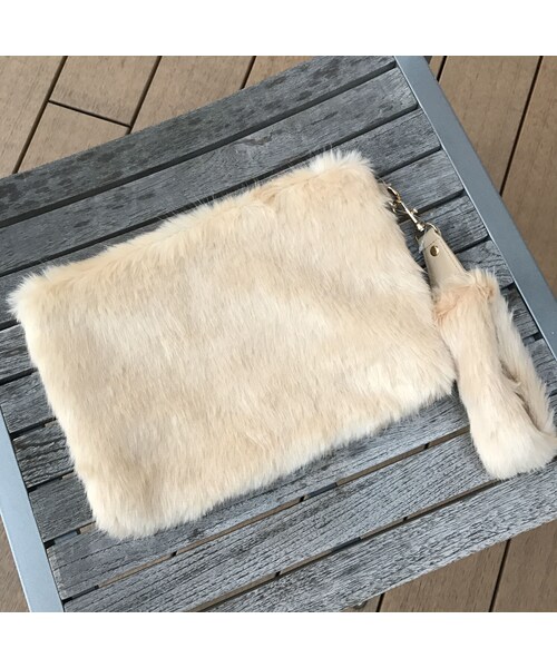 copine(コピン)の「★再入荷★モコモコファークラッチ【クリックポスト対象商品】(クラッチバッグ・レディース・その他)」の4枚目の写真