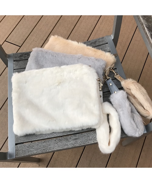 copine(コピン)の「★再入荷★モコモコファークラッチ【クリックポスト対象商品】(クラッチバッグ・レディース・その他)」の1枚目の写真