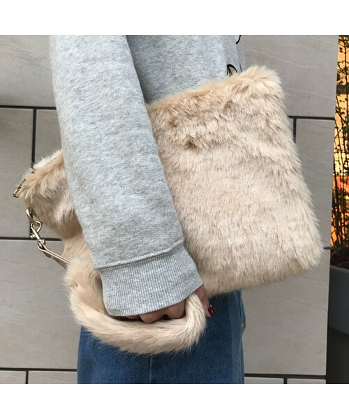 copine(コピン)の「★再入荷★モコモコファークラッチ【クリックポスト対象商品】(クラッチバッグ・レディース・その他)」の5枚目の写真
