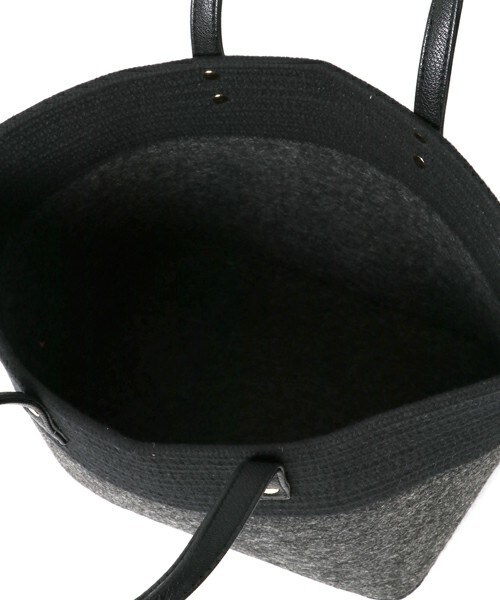 matelasse durer（マトラッセ デュレ）の「ダブルウィンターバスケット（ショルダーバッグ・レディース・チャコールグレー/ネイビー・フリー）」の7枚目の写真