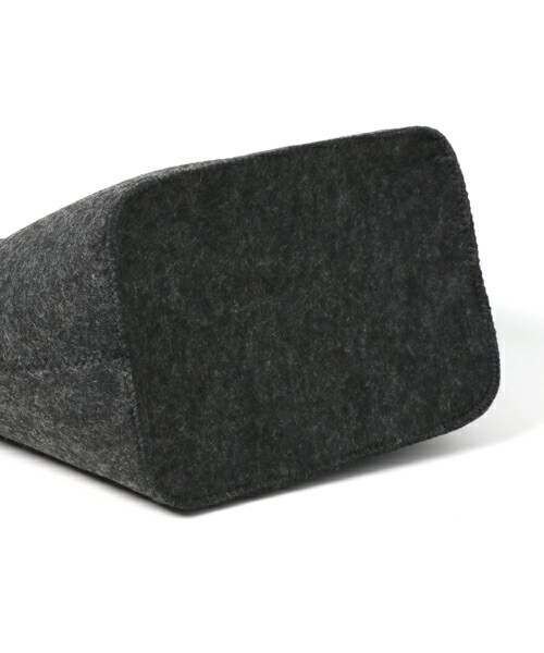 matelasse durer（マトラッセ デュレ）の「ダブルウィンターバスケット（ショルダーバッグ・レディース・チャコールグレー/ネイビー・フリー）」の5枚目の写真