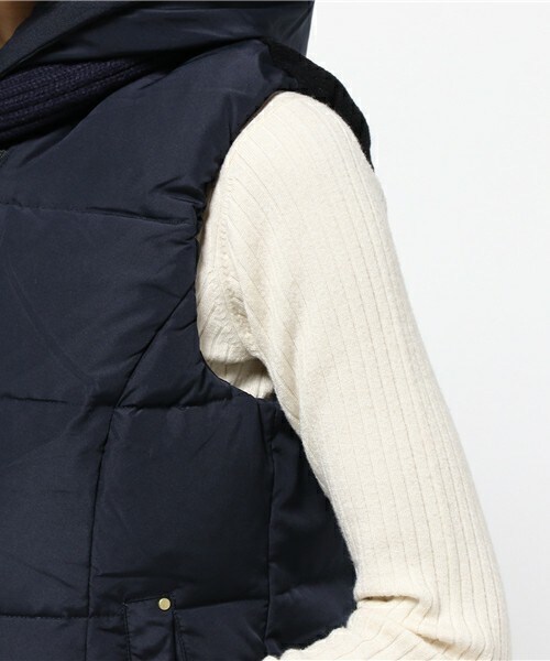 actuel(アクチュエル)の「異素材ダウンベスト(ダウンベスト・レディース・チャコールグレー/ネイビー・FREE)」の7枚目の写真