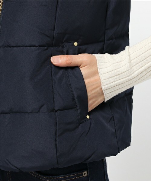 actuel(アクチュエル)の「異素材ダウンベスト(ダウンベスト・レディース・チャコールグレー/ネイビー・FREE)」の8枚目の写真