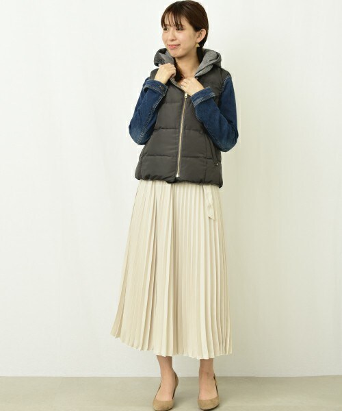 actuel(アクチュエル)の「異素材ダウンベスト(ダウンベスト・レディース・チャコールグレー/ネイビー・FREE)」の15枚目の写真