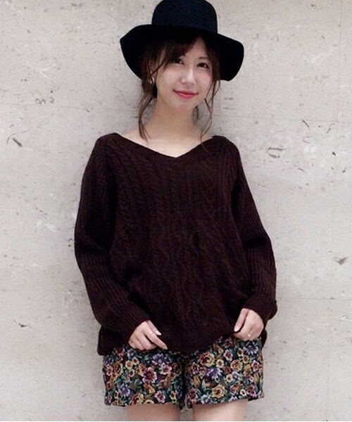 archives（アルシーヴ）の「異編み地Vネックプルオーバー（ニット/セーター・レディース・オフホワイト/ブラウン/ネイビー・MEDIUM）」の2枚目の写真