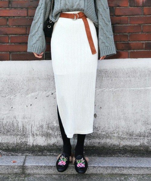 DHOLIC(ディーホリック)の「サイドスリットベロアスカート(スカート・レディース・アイボリー/カーキ/ブラック/ディープグレー・FREE)」の1枚目の写真