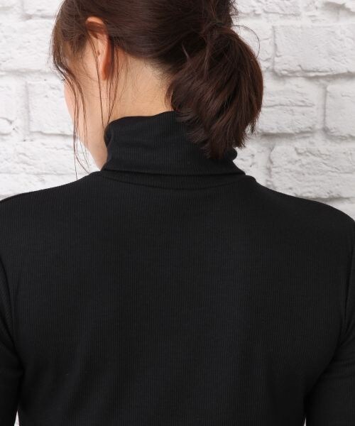 LEPSIM（レプシィム）の「リブタートルインナーＬＳ（トップス・オフ/ブラック/トップグレー）」の10枚目の写真