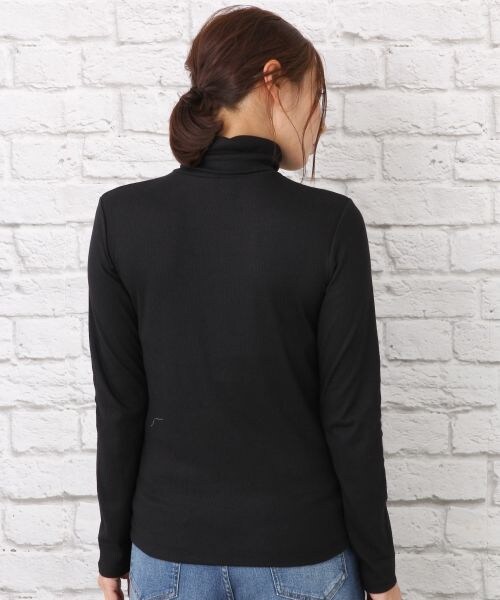 LEPSIM（レプシィム）の「リブタートルインナーＬＳ（トップス・オフ/ブラック/トップグレー）」の5枚目の写真