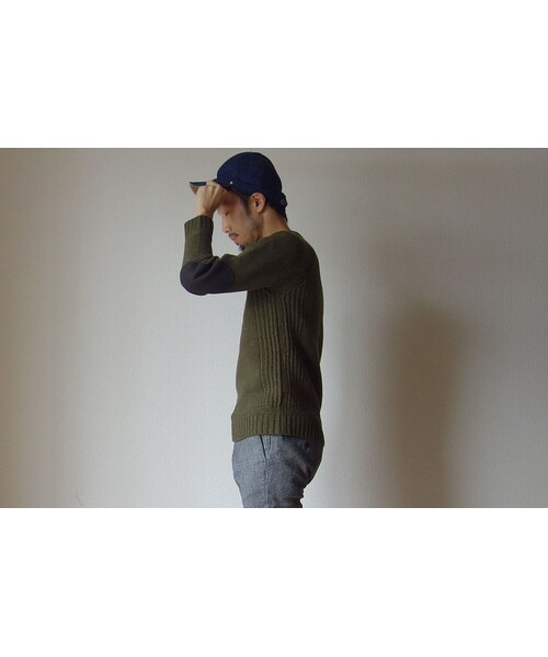 STORES.jp（ストアーズドットジェーピー）の「【ラスト1点！】SOGLIA  LANDNOAH SWEATER KHAKI ソリア ラドナーエルボーパッチ ラグラン クルーセーター カーキ（ニット/セーター・メンズ・その他）」の4枚目の写真