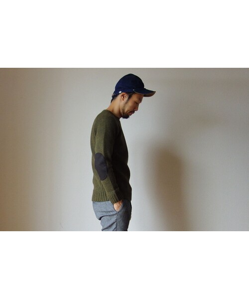 STORES.jp（ストアーズドットジェーピー）の「【ラスト1点！】SOGLIA  LANDNOAH SWEATER KHAKI ソリア ラドナーエルボーパッチ ラグラン クルーセーター カーキ（ニット/セーター・メンズ・その他）」の3枚目の写真