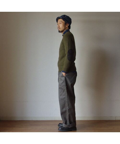 STORES.jp（ストアーズドットジェーピー）の「【ラスト1点！】SOGLIA  LANDNOAH SWEATER KHAKI ソリア ラドナーエルボーパッチ ラグラン クルーセーター カーキ（ニット/セーター・メンズ・その他）」の8枚目の写真