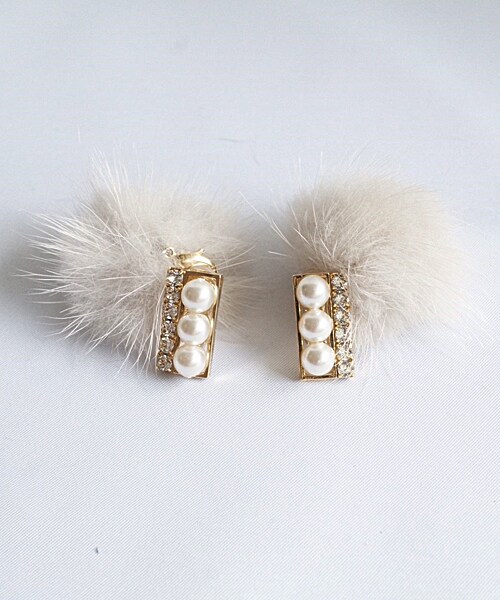 PAULOWNIA（ポロウニア）の「スクエアファー（ピアス（両耳用）・レディース・ベージュ/グレー/ブラック/ブルー/スモーキーブルー・Free）」の3枚目の写真