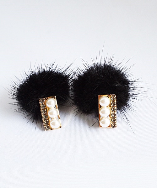 PAULOWNIA（ポロウニア）の「スクエアファー（ピアス（両耳用）・レディース・ベージュ/グレー/ブラック/ブルー/スモーキーブルー・Free）」の2枚目の写真