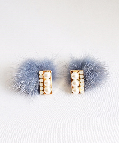 PAULOWNIA（ポロウニア）の「スクエアファー（ピアス（両耳用）・レディース・ベージュ/グレー/ブラック/ブルー/スモーキーブルー・Free）」の5枚目の写真