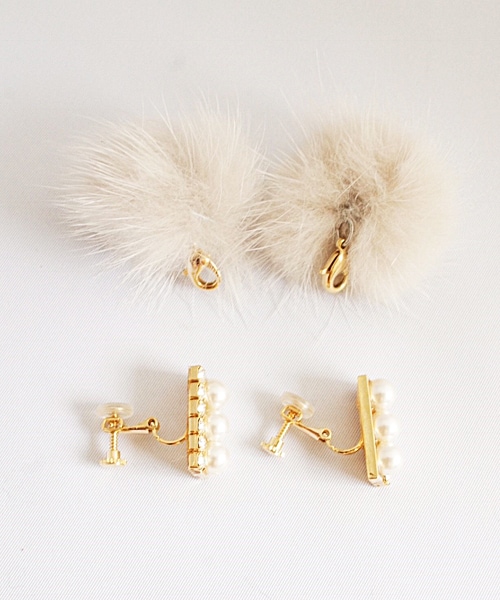 PAULOWNIA（ポロウニア）の「スクエアファー（ピアス（両耳用）・レディース・ベージュ/グレー/ブラック/ブルー/スモーキーブルー・Free）」の6枚目の写真