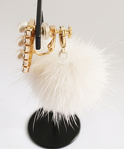 PAULOWNIA（ポロウニア）の「スクエアファー（ピアス（両耳用）・レディース・ベージュ/グレー/ブラック/ブルー/スモーキーブルー・Free）」の7枚目の写真