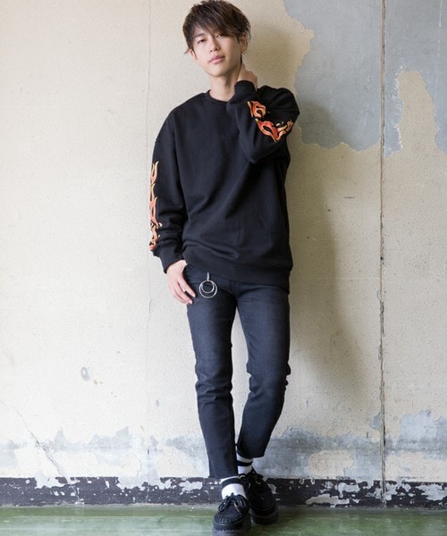 CASPER JOHN AIVER（キャスパージョンアイバー）の「CASPER JOHN AIVER　ファイヤーパターン袖プリントロンT・ブラック（スウェット・メンズ・ブラック×レッド/ブラック×ブルー/ブラック×ホワイト・FREE）」の11枚目の写真