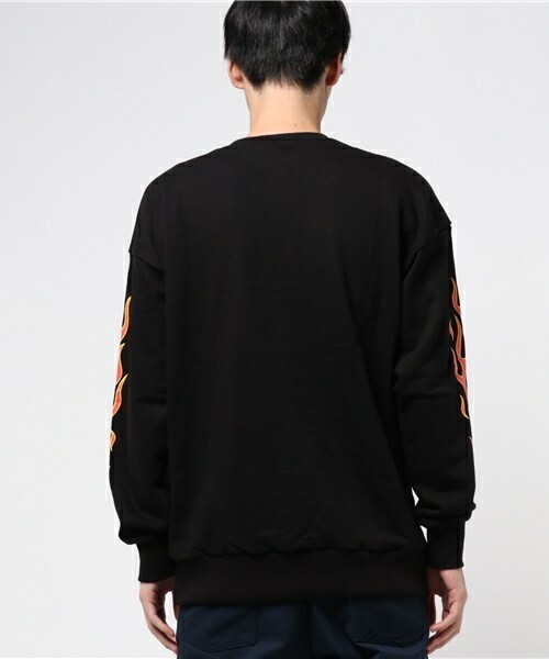 CASPER JOHN AIVER（キャスパージョンアイバー）の「CASPER JOHN AIVER　ファイヤーパターン袖プリントロンT・ブラック（スウェット・メンズ・ブラック×レッド/ブラック×ブルー/ブラック×ホワイト・FREE）」の5枚目の写真
