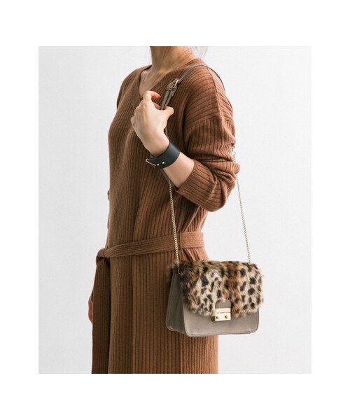 URBAN RESEARCH Sonny Label(アーバンリサーチサニーレーベル)の「【予約】フェイクファーフラップショルダーバッグ(バッグ・レディース・ブラック/レオパード柄/グレー・one)」の4枚目の写真