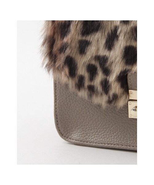 URBAN RESEARCH Sonny Label(アーバンリサーチサニーレーベル)の「【予約】フェイクファーフラップショルダーバッグ(バッグ・レディース・ブラック/レオパード柄/グレー・one)」の12枚目の写真