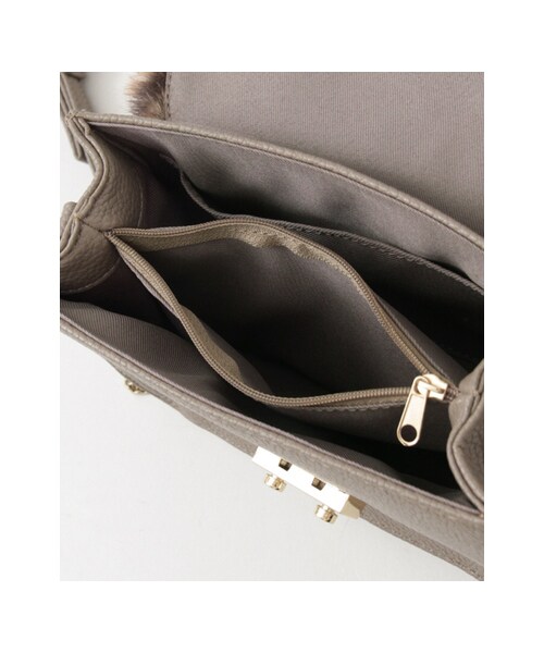 URBAN RESEARCH Sonny Label(アーバンリサーチサニーレーベル)の「【予約】フェイクファーフラップショルダーバッグ(バッグ・レディース・ブラック/レオパード柄/グレー・one)」の17枚目の写真