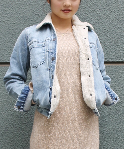 GAP(ギャップ)の「シェルパデニムジャケット(デニムジャケット・レディース・ライトインディゴ・S/XXS)」の2枚目の写真