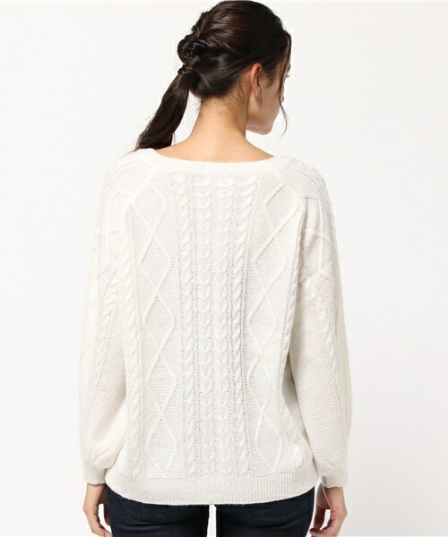 archives（アルシーヴ）の「ケーブルVネックプルオーバー（ニット/セーター・レディース・オフホワイト/ブラウン/ネイビー・MEDIUM）」の6枚目の写真